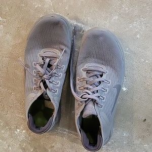 Nike women's tennis shoes